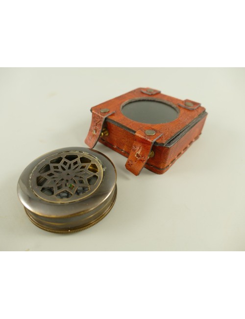 Decorative Antiqued Brass Compass in Leather Case, Ø 6 cm