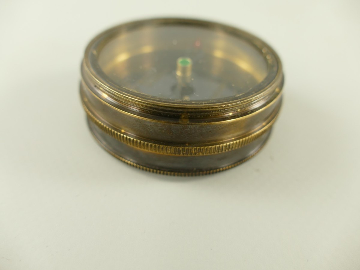 Decorative Antiqued Brass Compass in Leather Case, Ø 6 cm