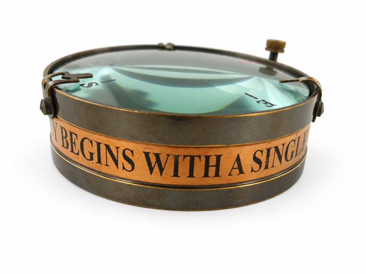 Decorative Antiqued Brass Compass, 11 × 8 cm