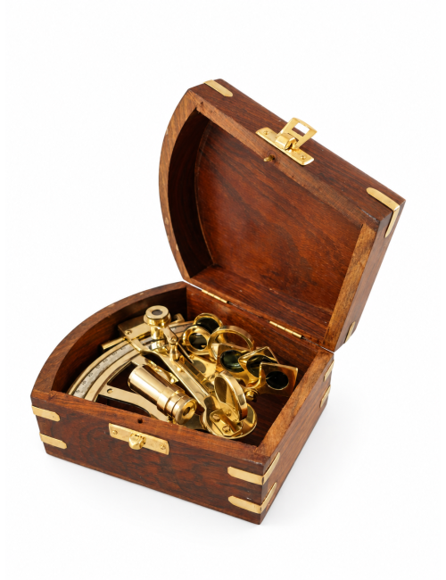 Dekorativní mosazný sextant v dřevěné krabičce, 5 × 10 × 12 cm