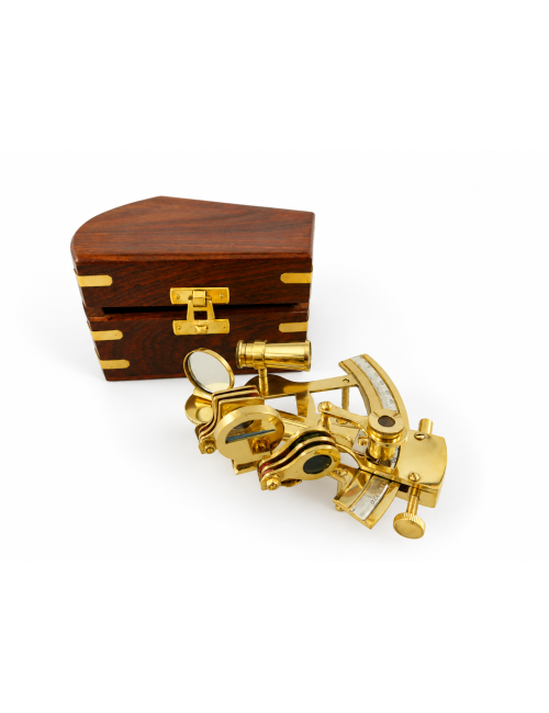 Dekorativní mosazný sextant v dřevěné krabičce, 5 × 10 × 12 cm