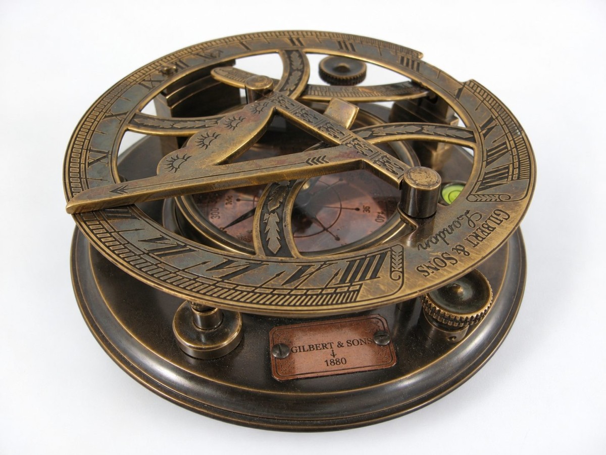Decorative Antiqued Brass Compass, 13 × 11 cm
