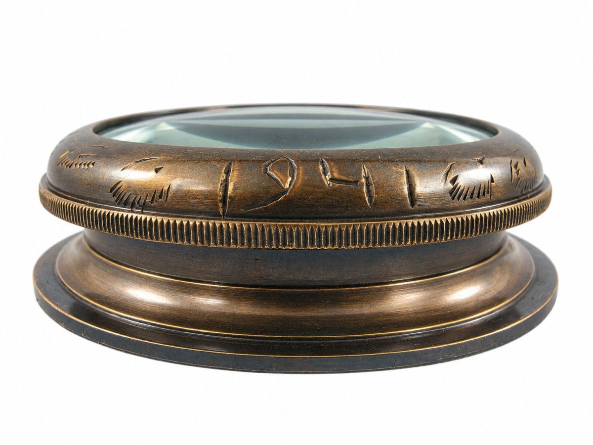 Decorative Antiqued Brass Compass, 9 × 3 cm