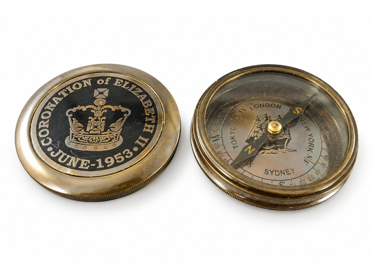 Decorative Antiqued Brass Compass, 8 × 2 cm