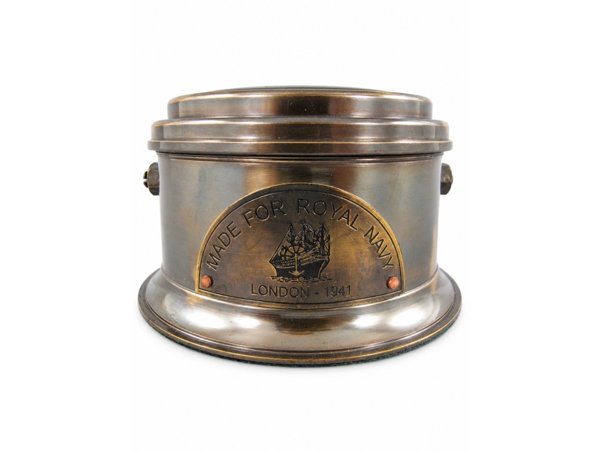 Decorative Antiqued Brass Compass, 11 × 6 cm