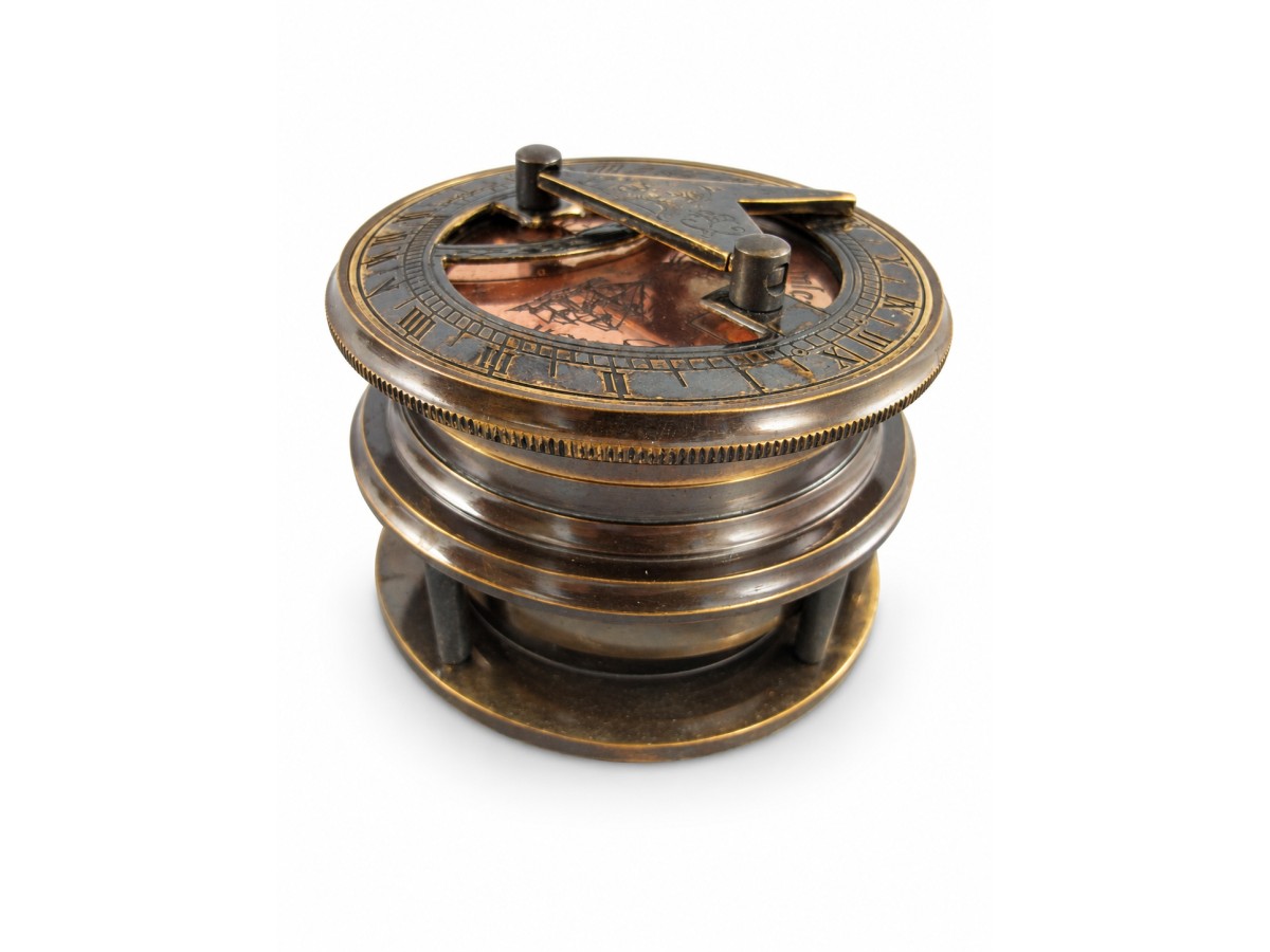 Decorative Antiqued Brass Compass in Leather Case, Ø 9 cm