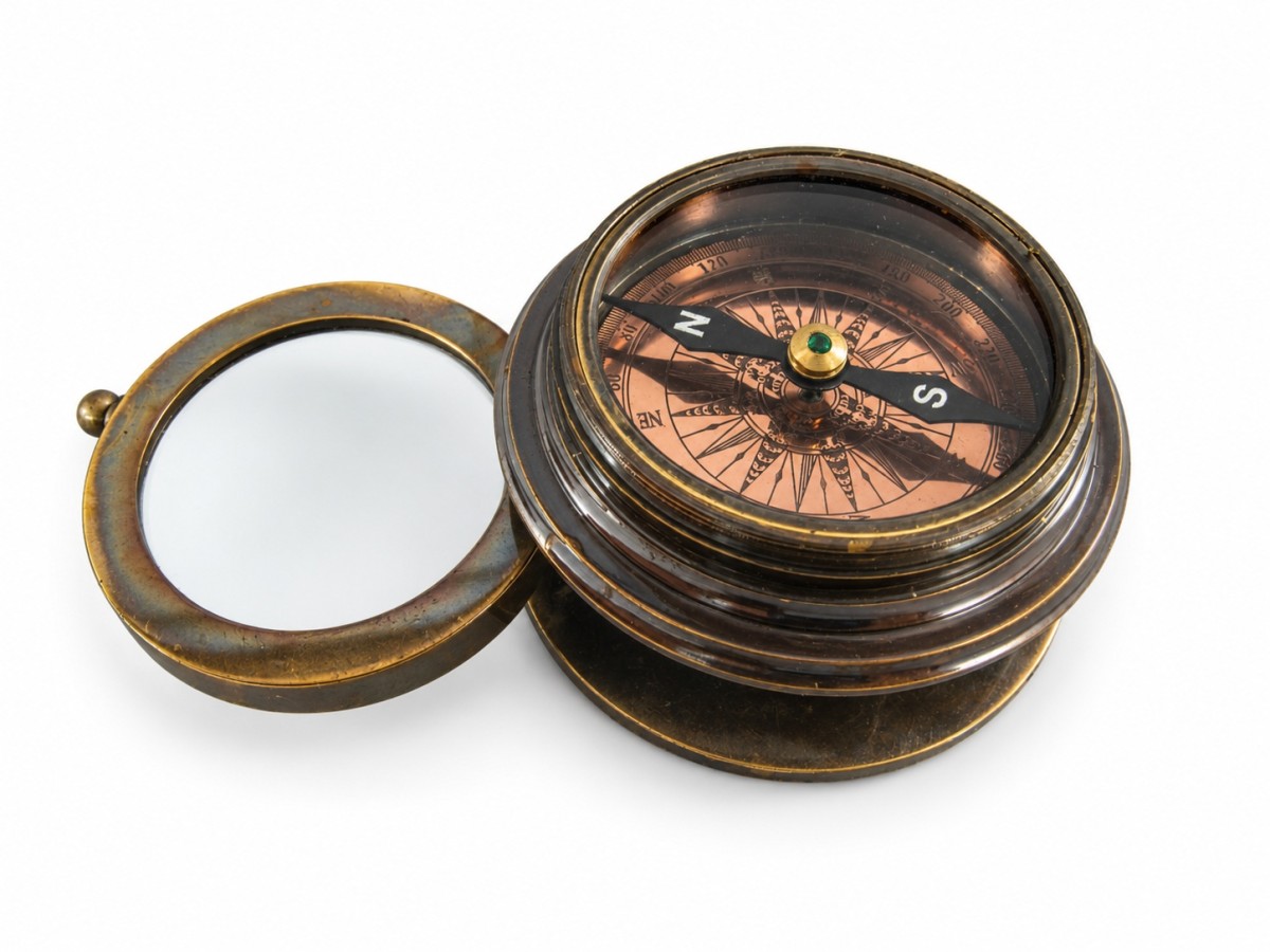 Decorative Antiqued Brass Compass in Leather Case, Ø 9 cm